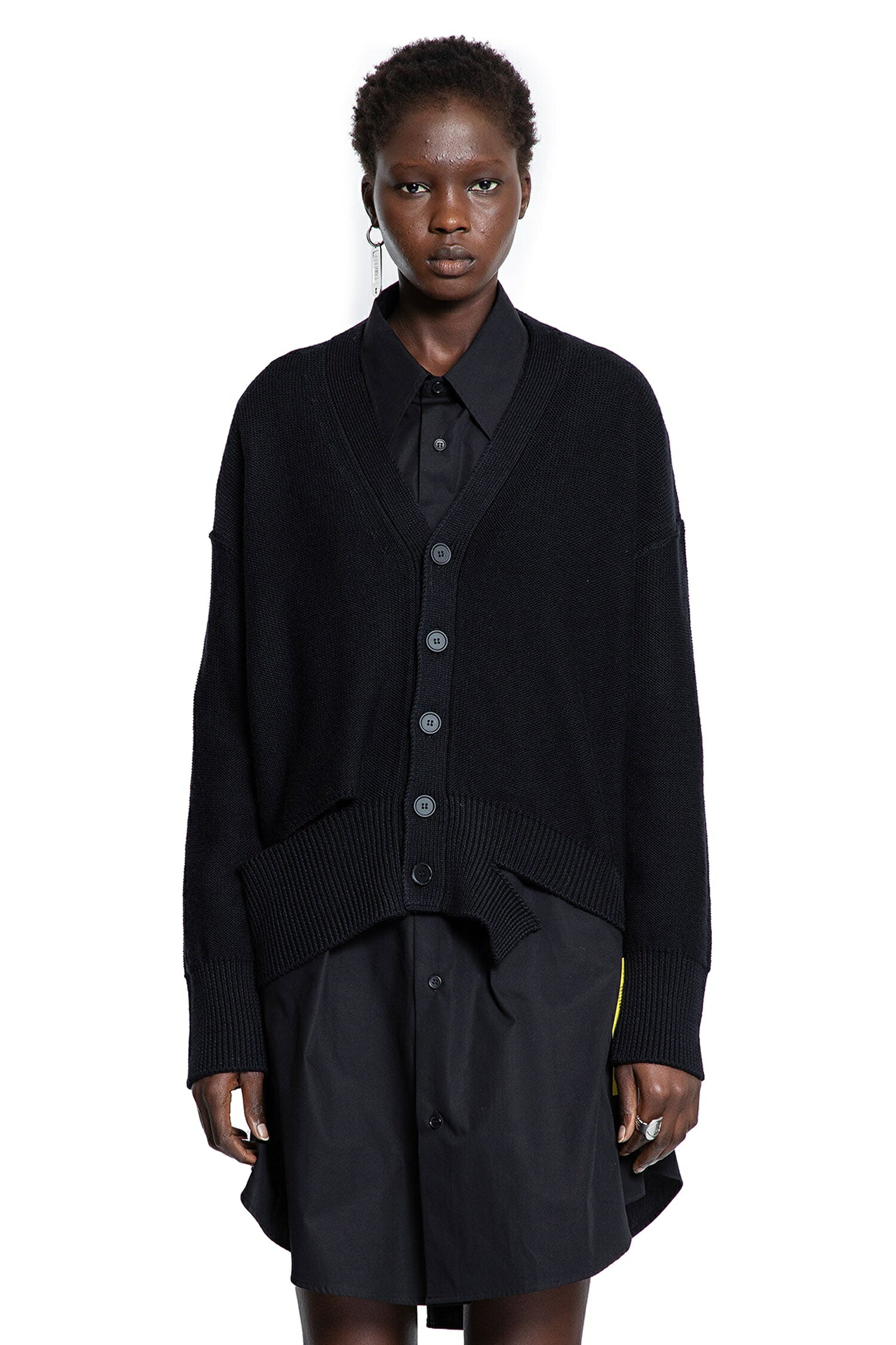 粍6 maison margiela エムエムシックス 住み家 マルジェラ Vのど首 カットアウトディテール ジレー mn-0