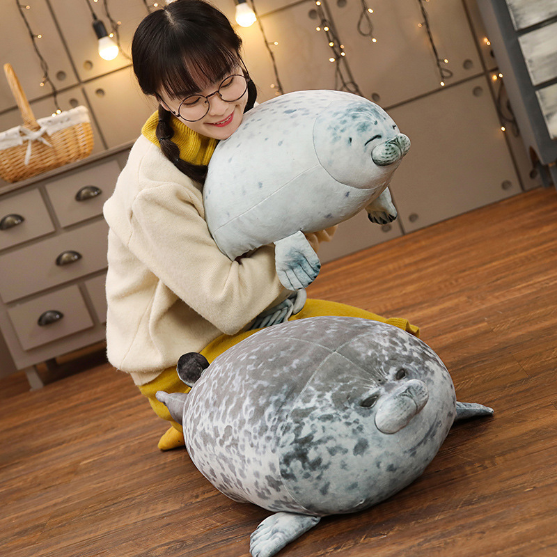 楽天市場 送料無料 30cm ぬいぐるみ アザラシ 抱き枕 2カラー あざらし かわいい 水族館 本物 インテリア 子供 おもちゃ 動物 おもしろ 可愛い かわいい 彼女に ふわふわで癒される 柔らか 心地いい 贈り物 プレゼント 超可愛い 楽天海外通販 Marbeine