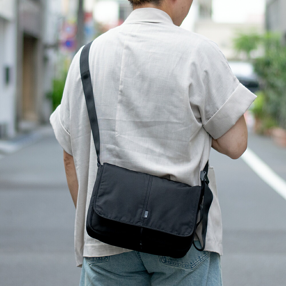 ニューバランス バッグ メンズ レディース ショルダーバッグ ブラック PADDED CROSSBAG NBGCESL106-BLACK NEW BALANCE
