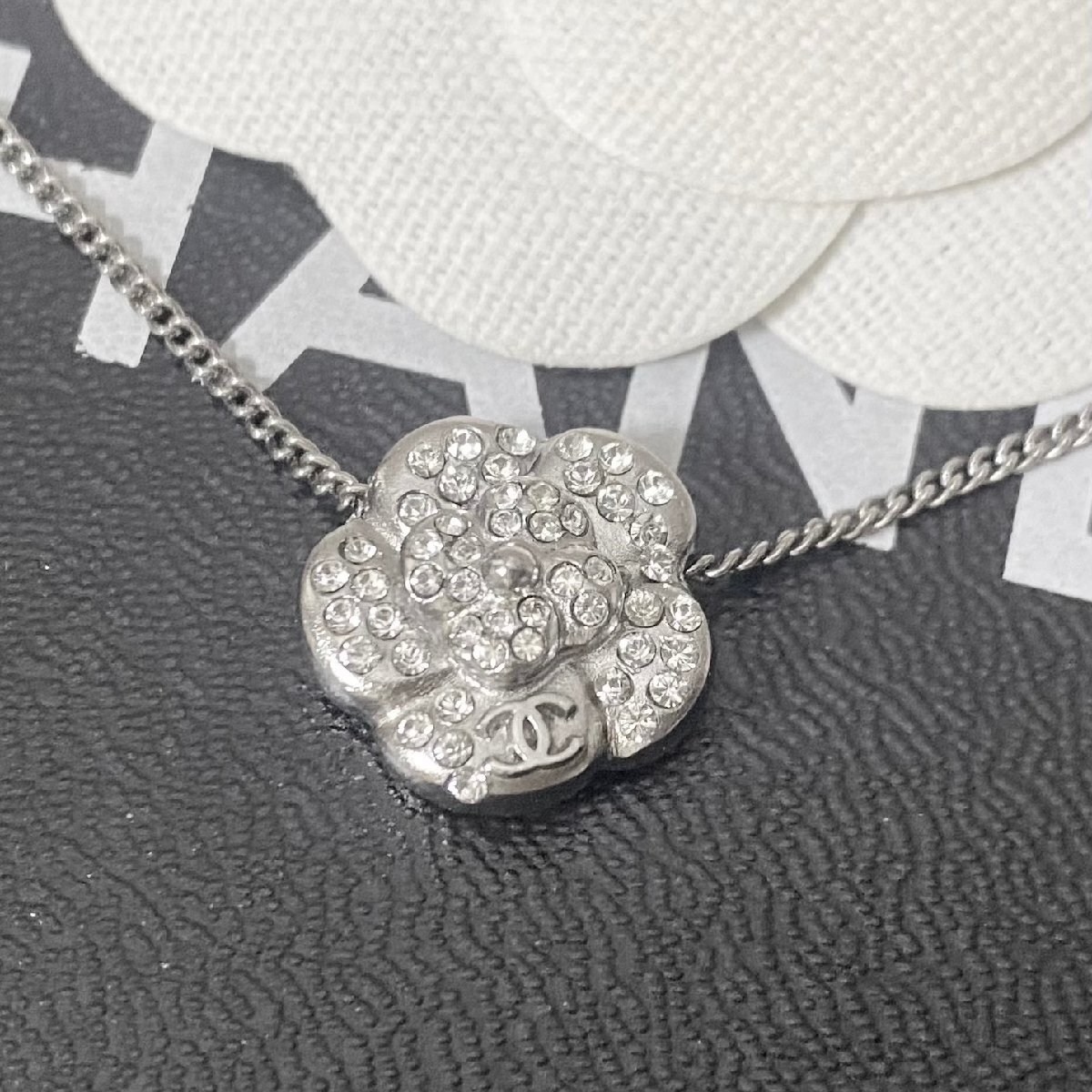 ⭐︎CHANEL⭐︎ シャネル黒色　カメリア の中にCCマークが可愛いネックレス 楽天市場】【ジュエリー】CHANEL シャネル カメリア ココマーク
