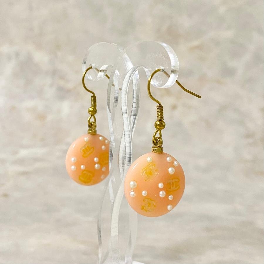 ピンクがキュート♪【CHANEL】シャネル フープピアス CHANEL シャネル フープピアス ココマークチャーム 蛍光ピンク