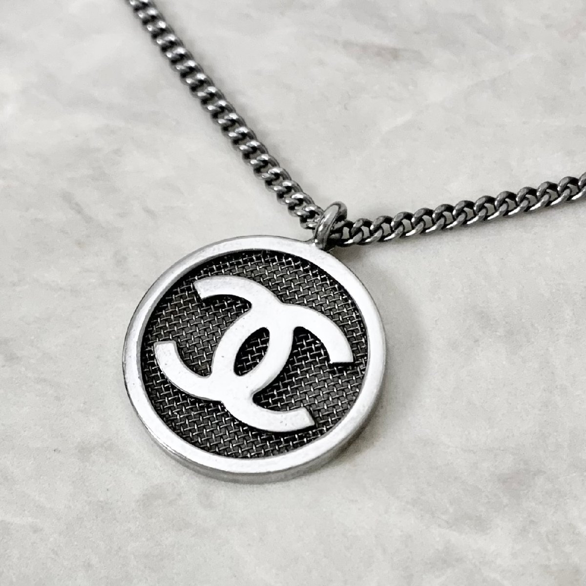 ２連でお洒落♡【CHANEL】CCロゴ 黒×シルバー ネックレス 楽天市場】美品 CHANEL シャネル ダブル 2重ココマーク 黒メッキ