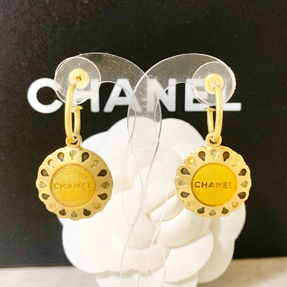 シャネル　マトラッセ　ピアス　刻印あり　傷汚れあり　付属品なし 美品 CHANEL(シャネル) ピアス シルバー 刻印 98｜Yahoo!フリマ