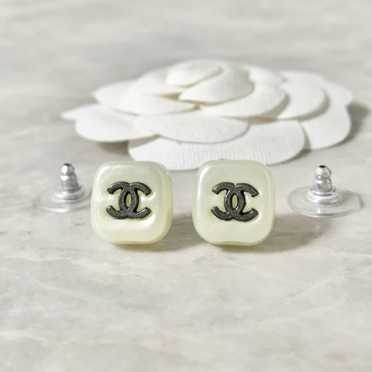 楽天市場】CHANEL フェイクビッグパールピアス ホワイト ゴールド