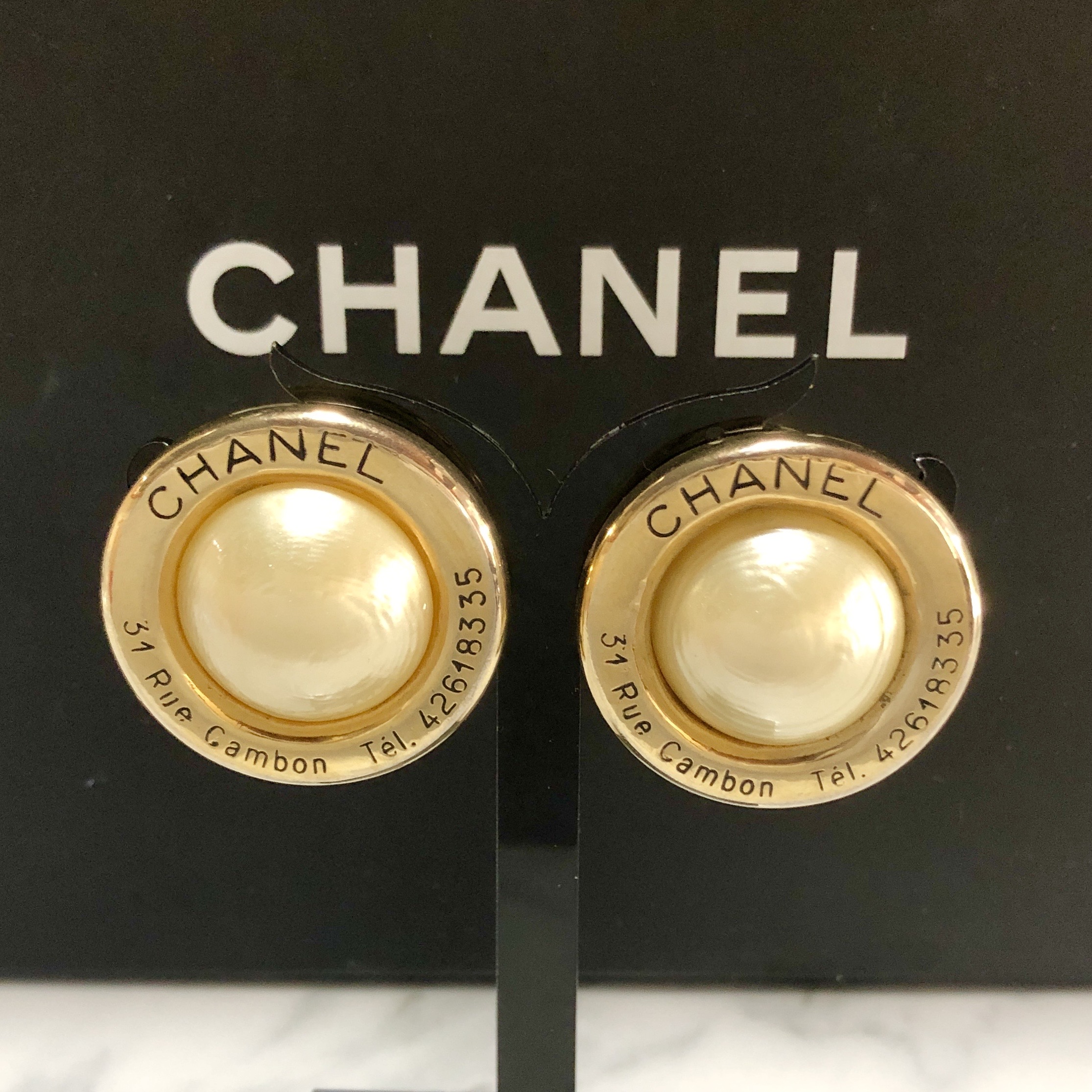 CHANEL シャネル イヤリング カンボン パール 真珠 ゴールド 金 デカ ブラック アルファベット 丸 ヴィンテージ ロゴ 【中古】|BrandJewelry マリクルーズ