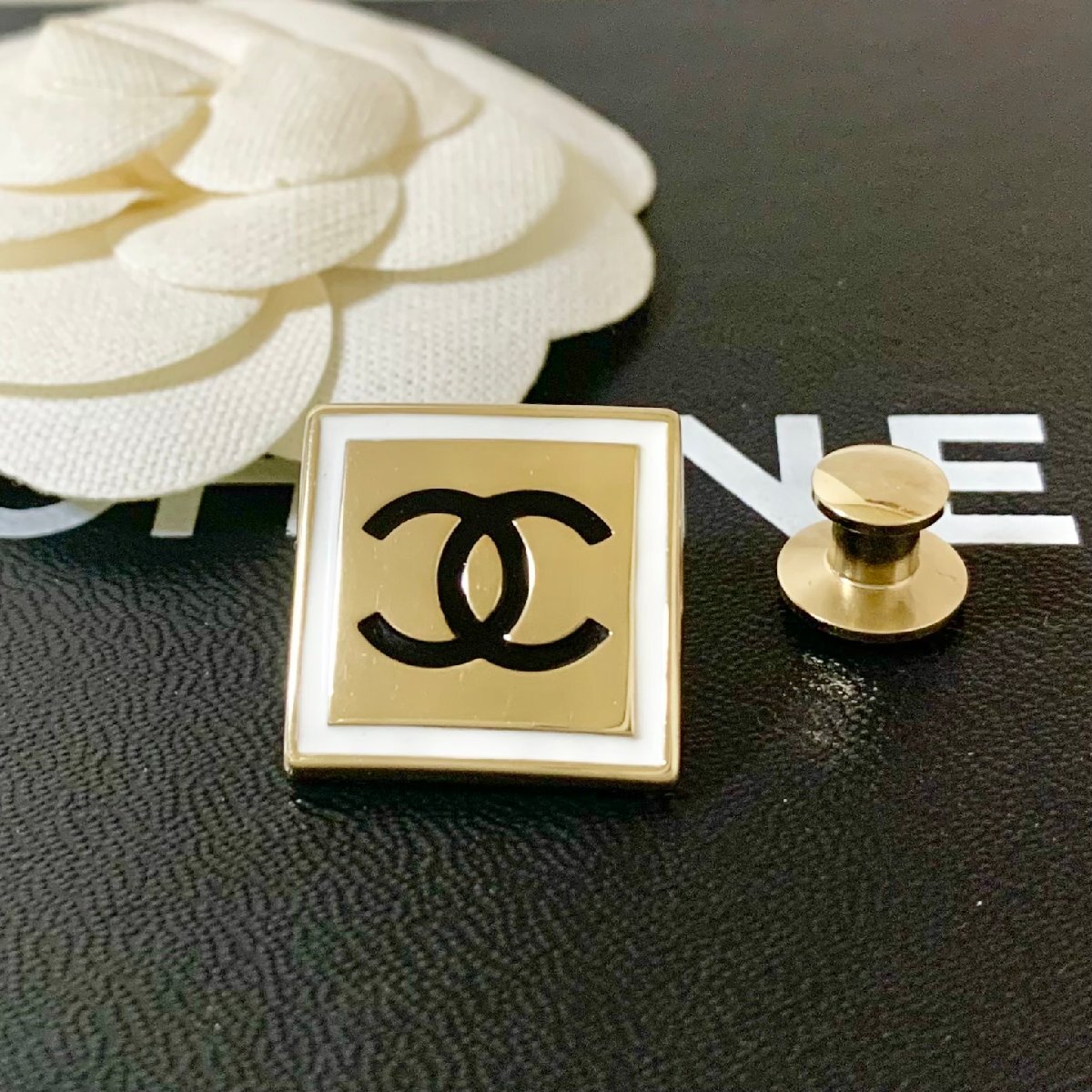 【美品】シャネル CHANEL ブローチ ココマーク ホワイト ゴールド 楽天市場】【新品】 シャネル ブローチ ココマーク メタル GP ストラス