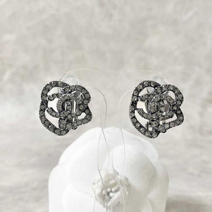 上品で可愛い♡耳元が華やか【CHANEL】カメリア イヤリング 華やかな魅力◎】CHANEL☆カメリア コレクション イヤリング