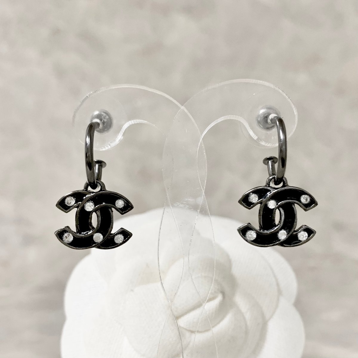 シャネル　フープ　ピアス　B15P ココマーク CHANEL - シャネル ココマーク チェーン フープ ピアス シルバー