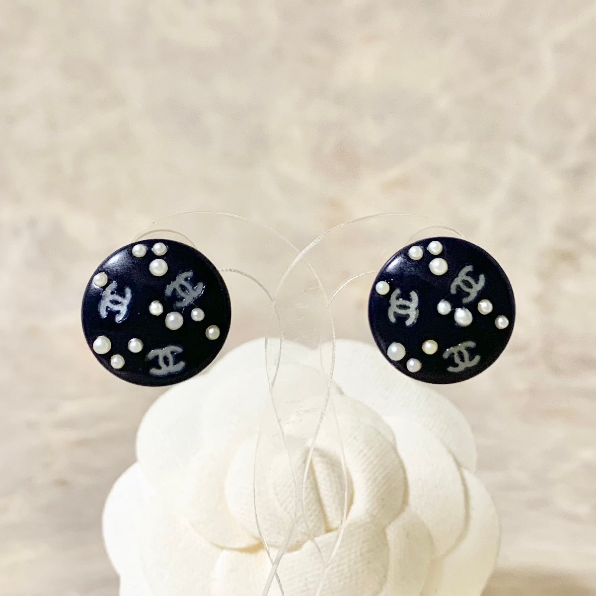 CHANEL シャネル イヤリング ココマーク シェル パール 真珠 ブラック 黒 ロゴ 丸 ゴールド 金 【中古】|BrandJewelry マリクルーズ