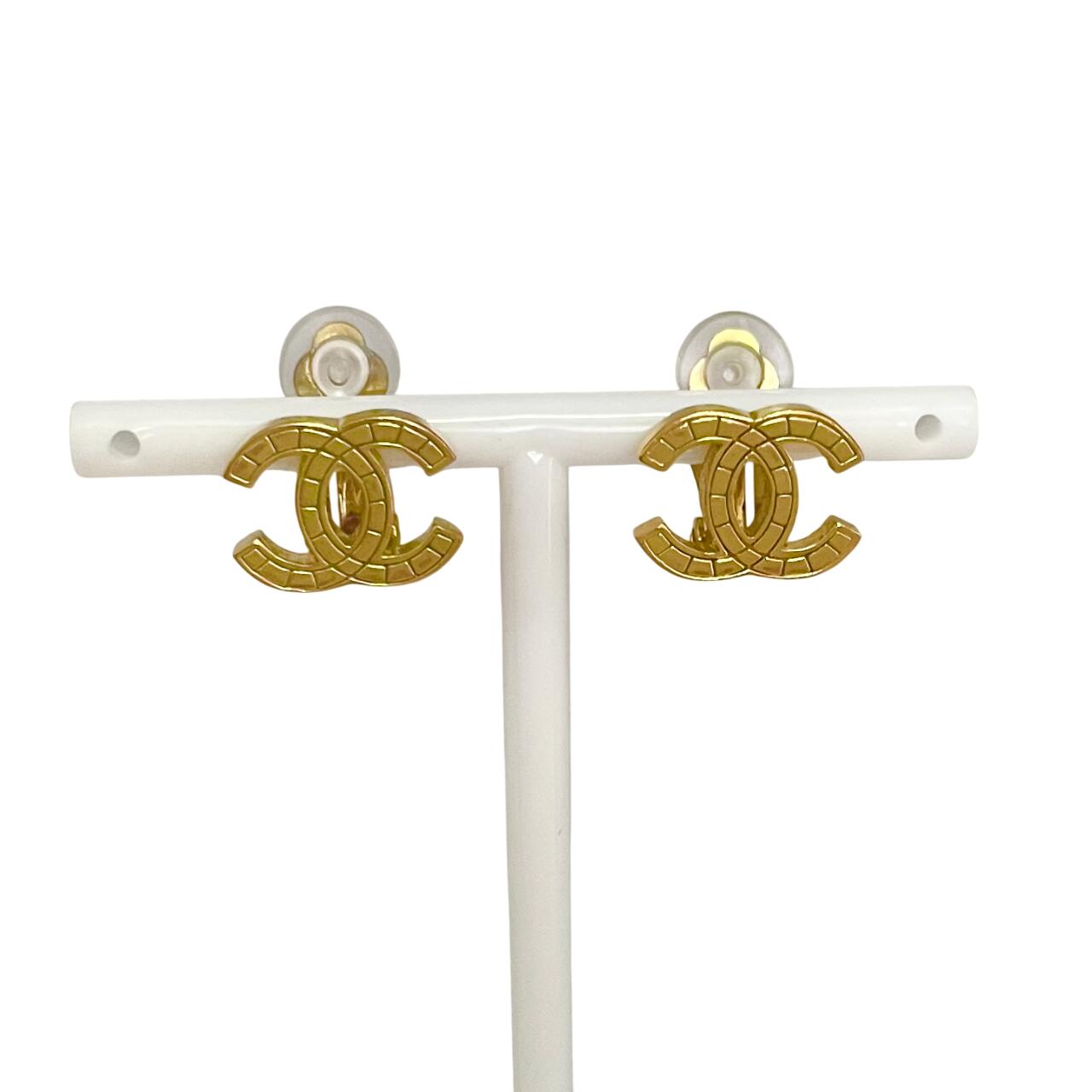 CHANEL シャネル イヤリング 03P ココマーク マトラッセ ステッチ ゴールド 金 ロゴ 【中古】｜BrandJewelry マリクルーズ