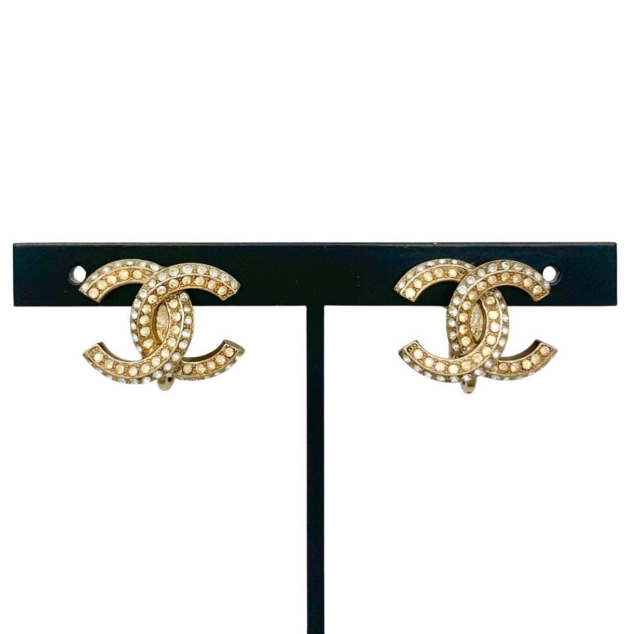 CHANEL シャネル イヤリング 11P ココマーク 二列石 カラーストーン ラインストーン 石 ゴールド 金 ロゴ 【中古】｜BrandJewelry マリクルーズ
