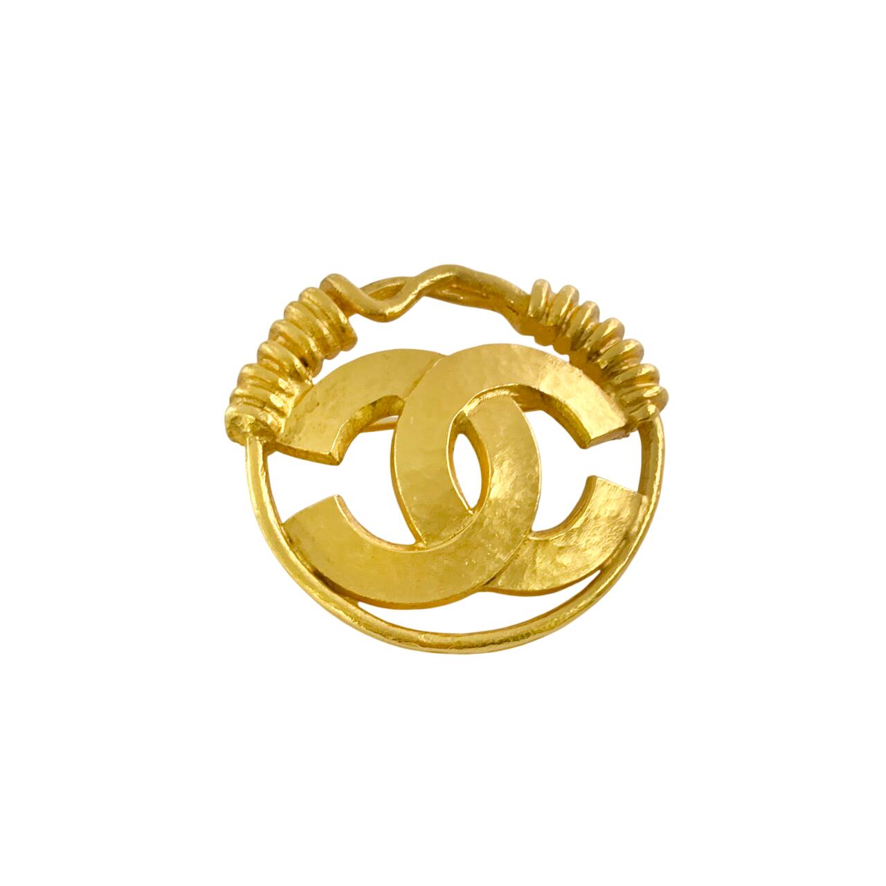 CHANEL シャネル ブローチ 94P ココマーク 丸 ゴールド 金 ロゴ ヴィンテージ チェーン エンブレム 【中古】｜BrandJewelry マリクルーズ