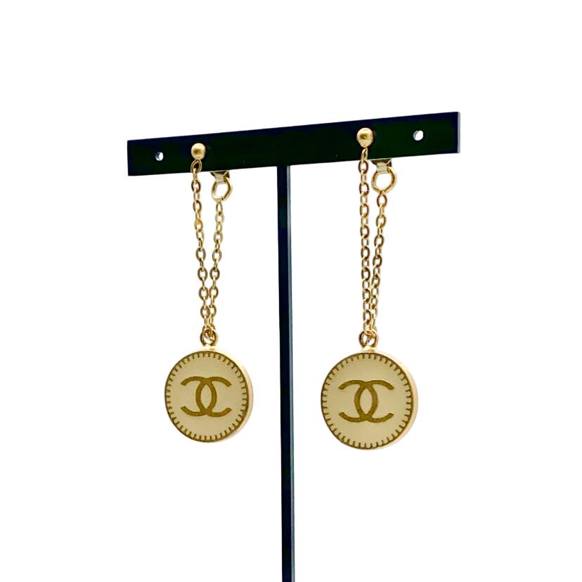 CHANEL シャネル ピアス 01P ココマーク チェーン スイング コイン アイボリー ゴールド 金 ロゴ 【中古】|BrandJewelry マリクルーズ