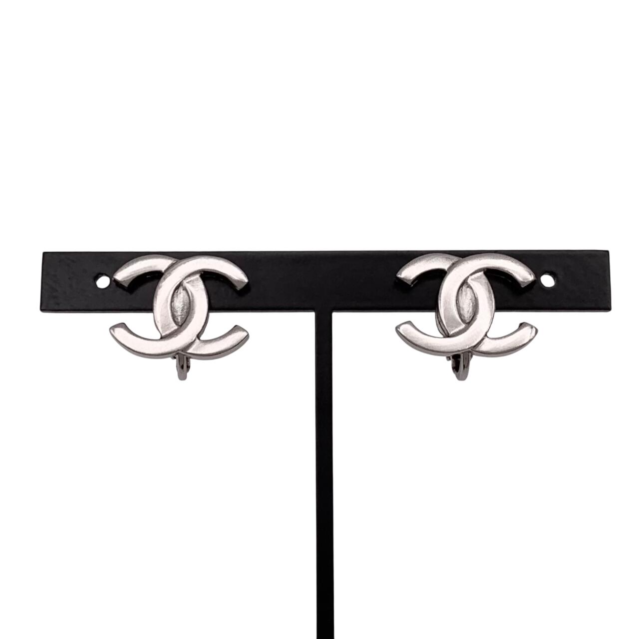 CHANEL シャネル イヤリング 06A ココマーク シルバー 銀 ロゴ COCO 箱付 【中古】|BrandJewelry マリクルーズ
