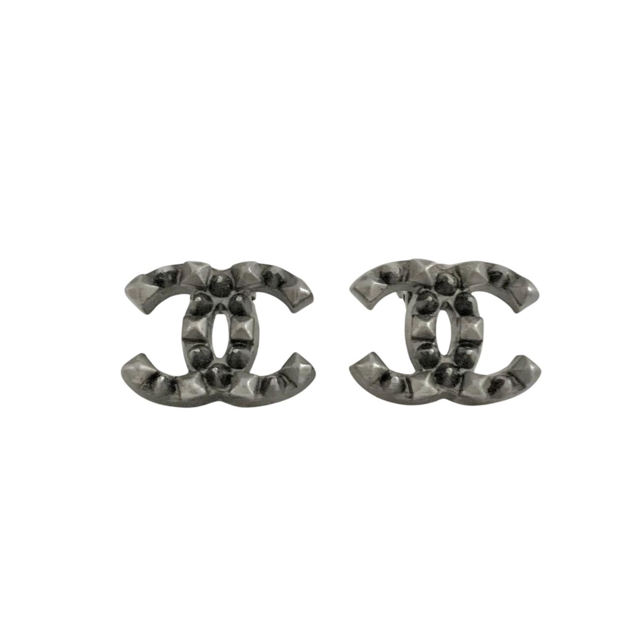 CHANEL シャネル イヤリング 03P ココマーク ブラックシルバー スタッズ ロゴ 銀 【中古】｜BrandJewelry マリクルーズ