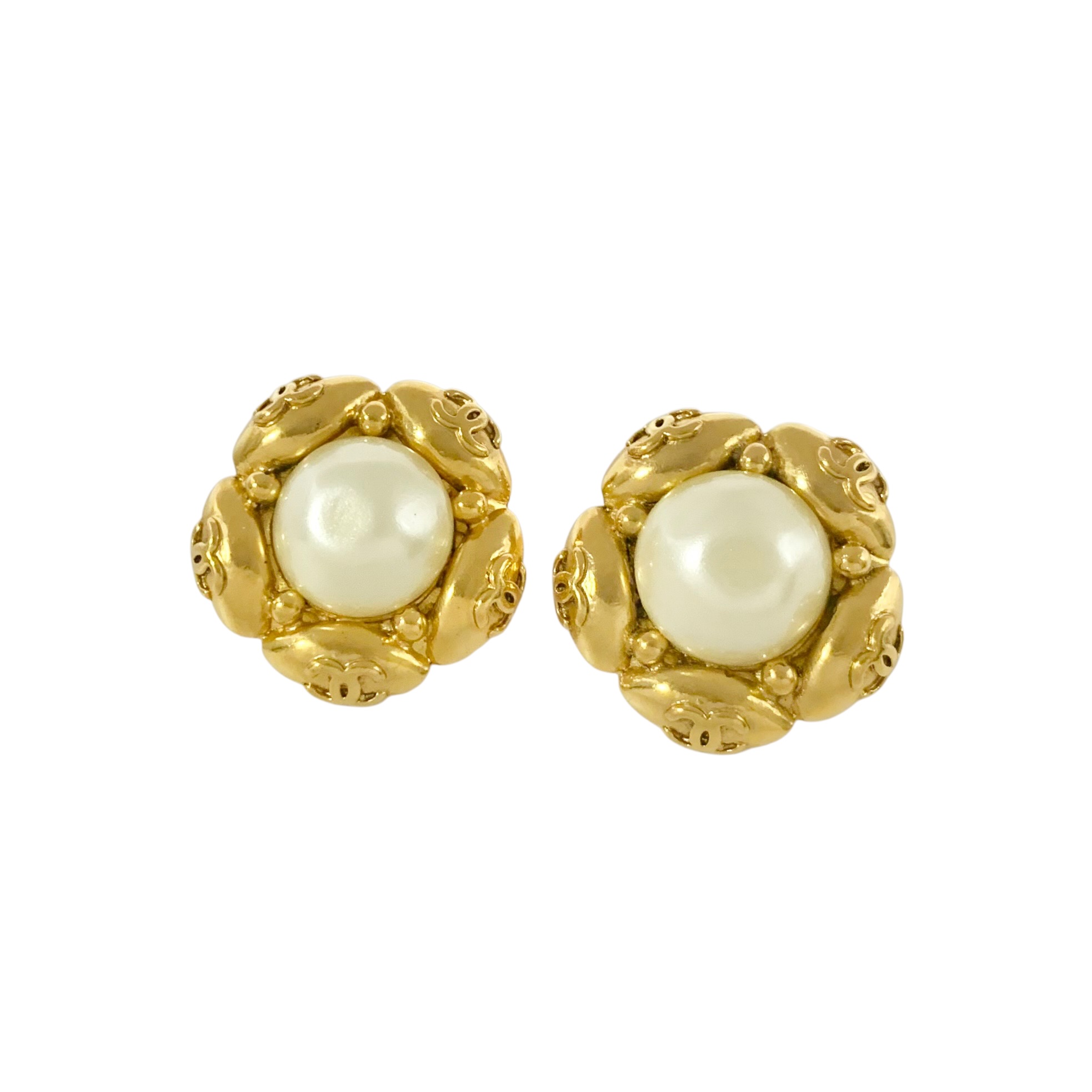 CHANEL シャネル イヤリング 94A ココマーク パール 真珠 フラワー 花 スタッズ ゴールド 金 ロゴ 【中古】｜BrandJewelry マリクルーズ