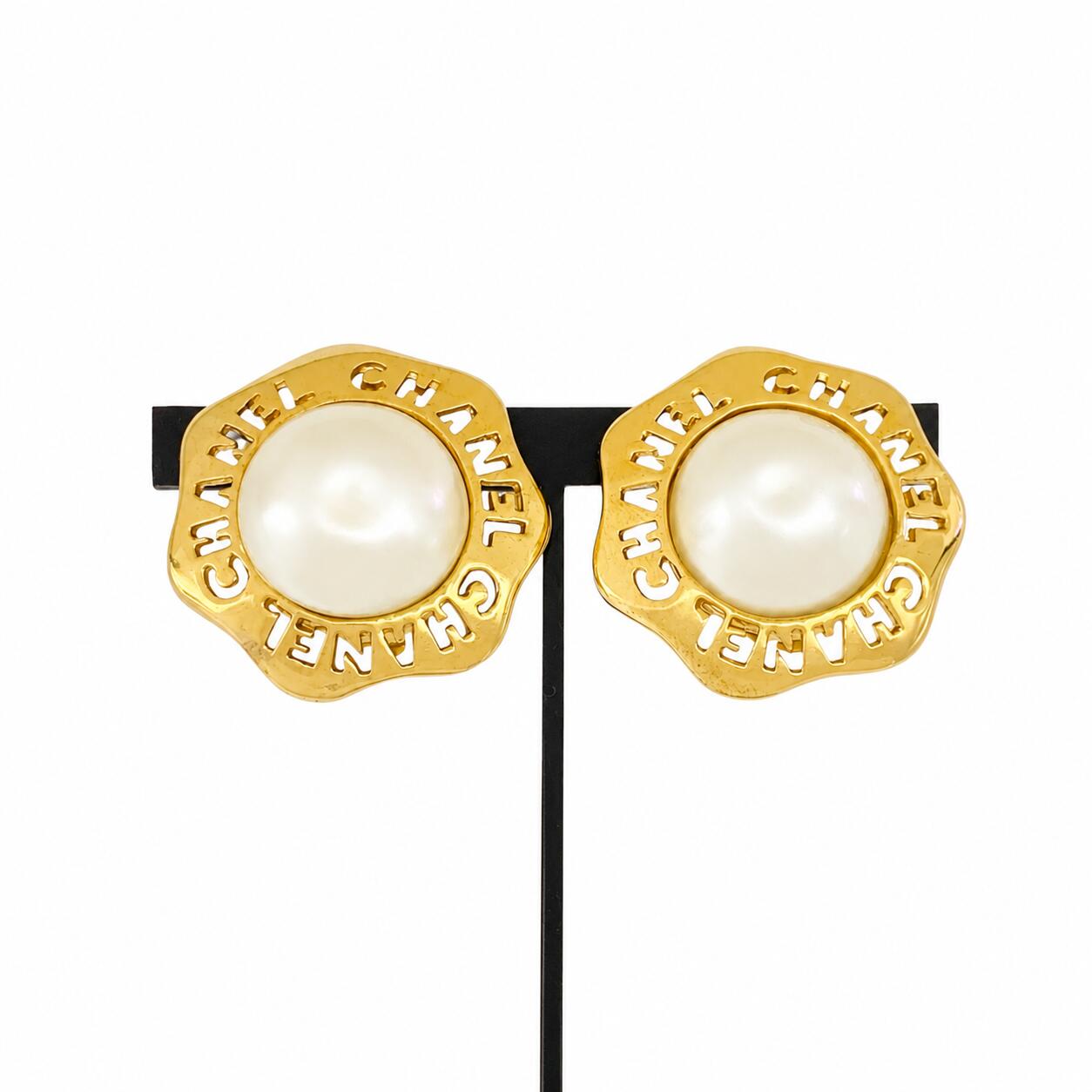 CHANEL シャネル イヤリング パール 真珠 くり抜き ゴールド 金 フラワー 花 ヴィンテージ 【中古】|BrandJewelry マリクルーズ