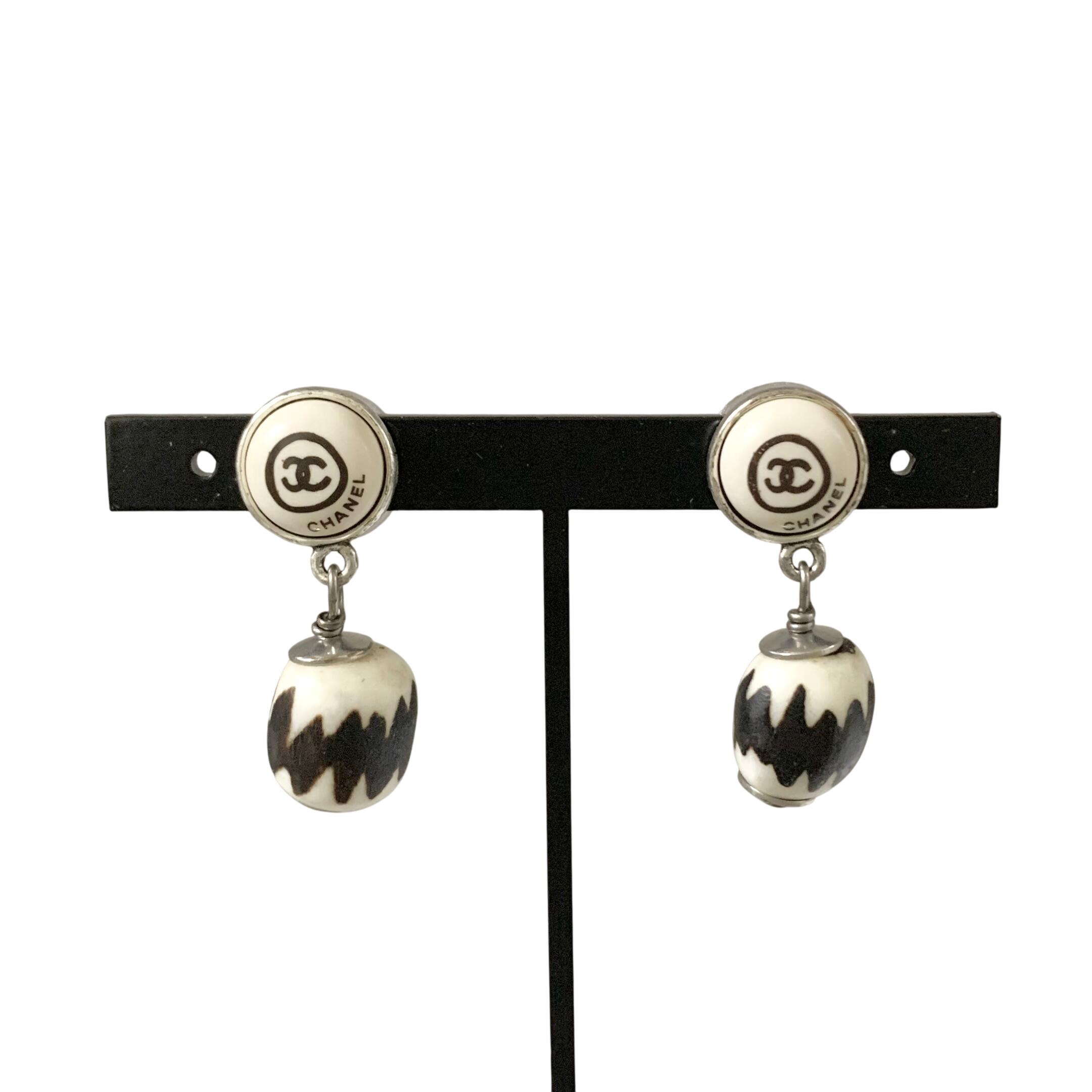 CHANEL シャネル ピアス 00T ココマーク ポップ ロゴ スイング ボール アイボリー ブラウン シルバー 銀 ロゴ 【中古】|BrandJewelry マリクルーズ