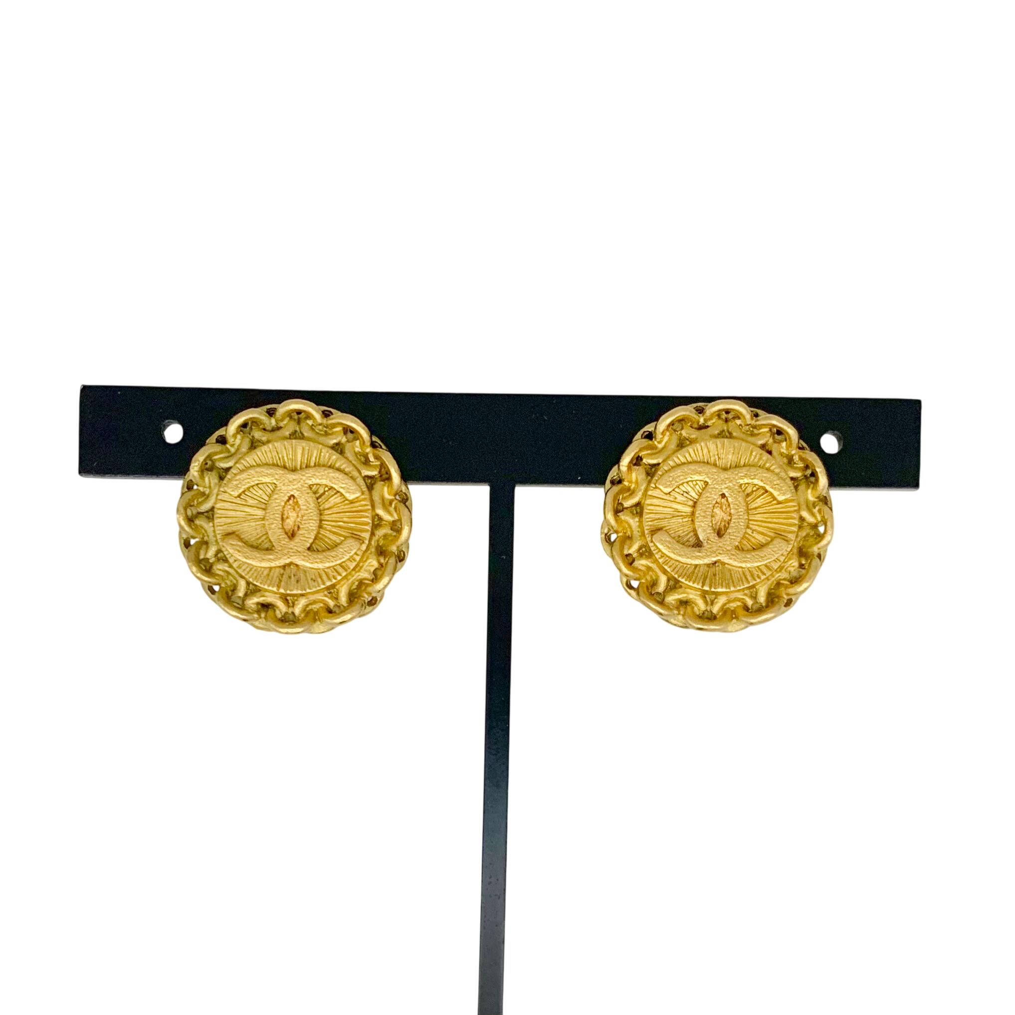 CHANEL シャネル イヤリング 95P ココマーク 小ぶり ミニ チェーン 丸 ゴールド 金 ロゴ 【中古】｜BrandJewelry マリクルーズ