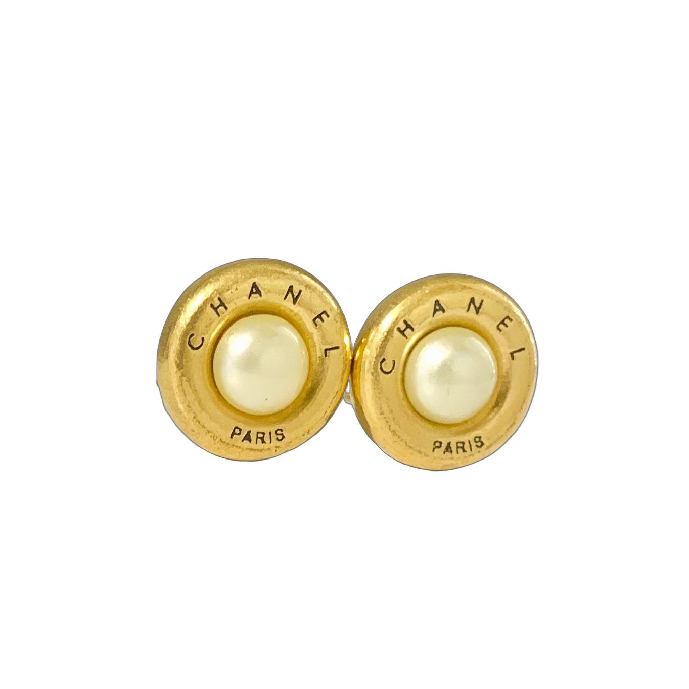 CHANEL シャネル イヤリング 93A 小ぶり ミニ パール 真珠 アルファベット ゴールド 丸 ロゴ PARIS 【中古】｜BrandJewelry マリクルーズ