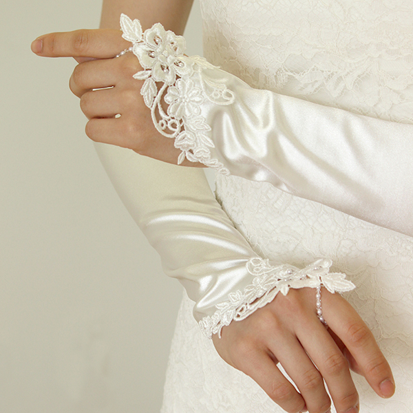 cream lace gloves uk