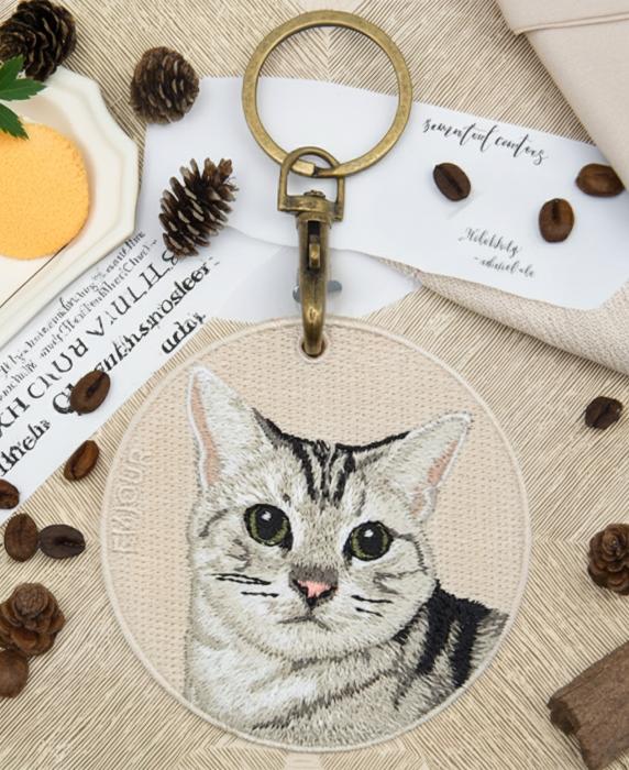 楽天市場】猫キーホルダー シルク両面刺繍 トラ猫 キジトラ キャット