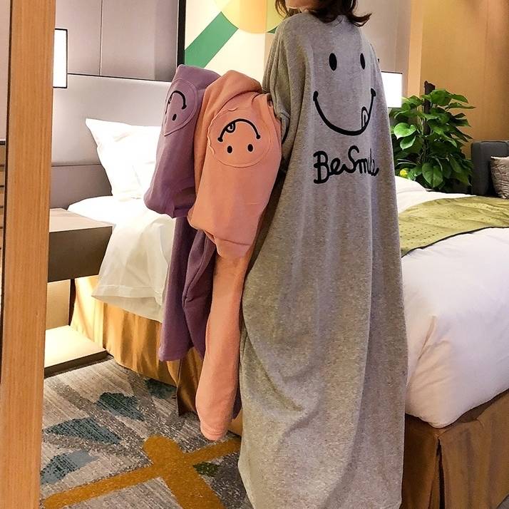 楽天市場 ルームウェア レディース もこもこ かわいい ワンピース パジャマ 秋 冬 ニコちゃん カジュアル 寝巻き 部屋着 ホームウェア もこもこ フリース 大きいサイズ Xl 2xl グレー ピンク パープル シンプル かわいい キュート スマイル スマイリー 防寒 暖かい お