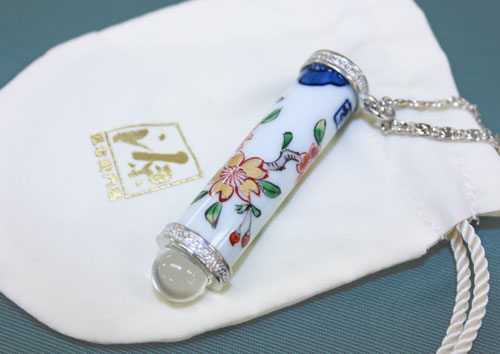 12870円 今だけ限定15%OFFクーポン発行中 染錦桜花図 ペンダント テレイドタイプ