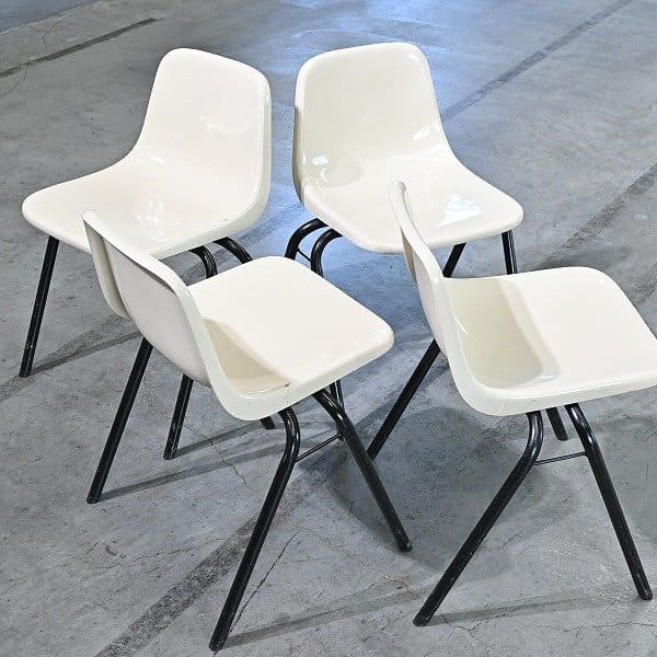 KOTOBUKI スタッキングチェア4脚セット 高さ65cm 一人掛け ホワイトシェル リビング ガレージ テラス 省スペース コンパクト コトブキ【中古家具/中古インテリア/USED家具ユーズド家具/リサイクル】