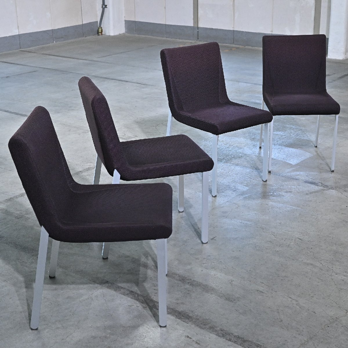 カッシーナ「BOOMERANG/ブーメラン」夕ご飯女性議長 4脚書き割り メッシュ Cassina ixc. 事務室 リビング グエナエル・ニコラ スチール写真【中古調度品/中古室内装飾/USED調度品ユーズド調度品/再利用】