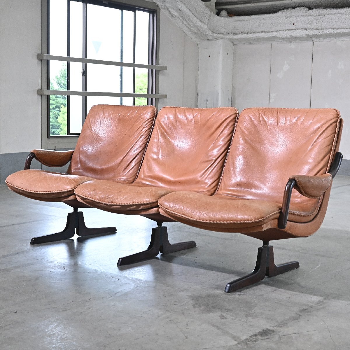 北欧ビンテージ BERG furniture 3人掛け寝椅子 本革 腕 トリプル デンマーク王国 ミッドセンチュリー ベルグファニチャー【中古調度品/中古室内装飾/USED調度品ユーズド調度品/再利用】