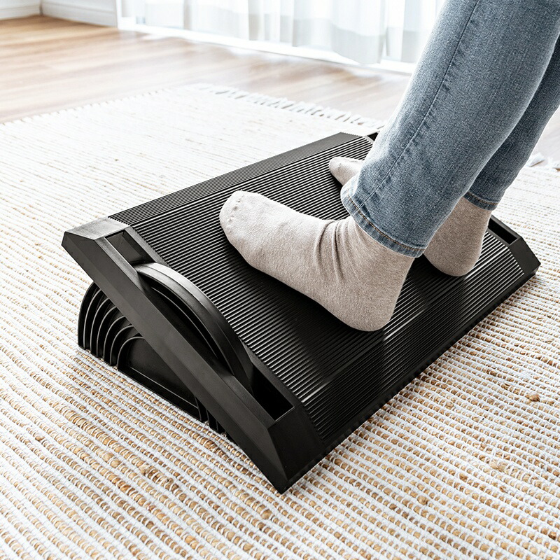 【姿勢サポート】フットレスト 足置き台 オフィス デスク下 角度調整 3段階高さ調節 滑り止め付 (高機能樹脂/ブラック) [事務 在宅勤務 テレワーク 足のむくみ対策 疲労軽減 玄関]