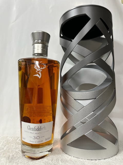 Glenfiddich 30年 ウイスキー 【免税店購入】特別デザイン Glenfiddich 30 anos (garrafa antiga)