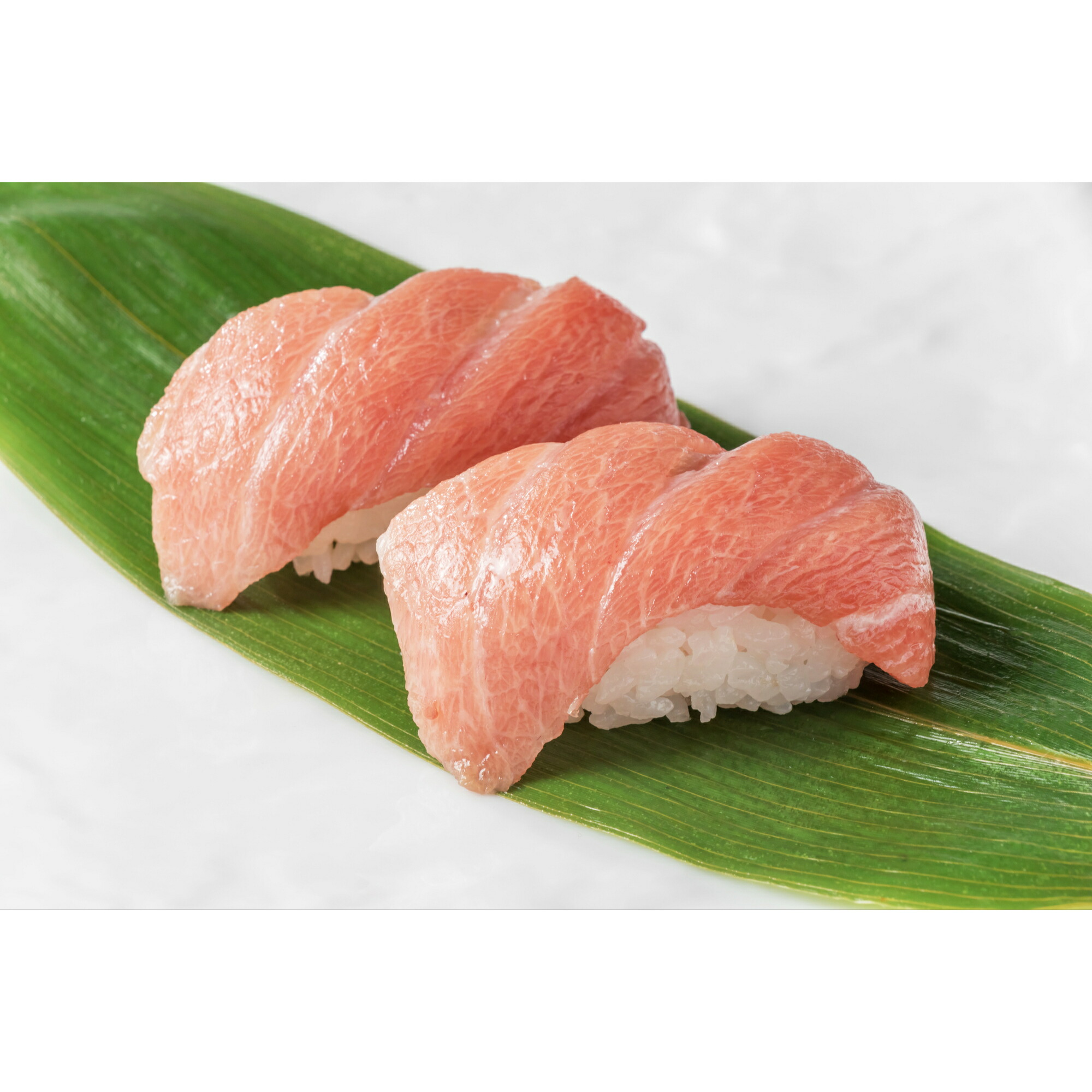 本マグロ　大トロ柵　1ｋｇ　地中海産養殖 鮮魚 詰合せ 鮮魚セット 冷凍まぐろ 冷凍マグロ マグロ まぐろ 鮪 直送 冷凍 まぐろ刺身 魚 切り身 骨抜き 骨なし 刺身 さしみ お刺身 海鮮 海鮮丼 海鮮丼の具 手巻き寿司 ネタ グルメ お取り寄せ お取り寄せグルメ 送料無料