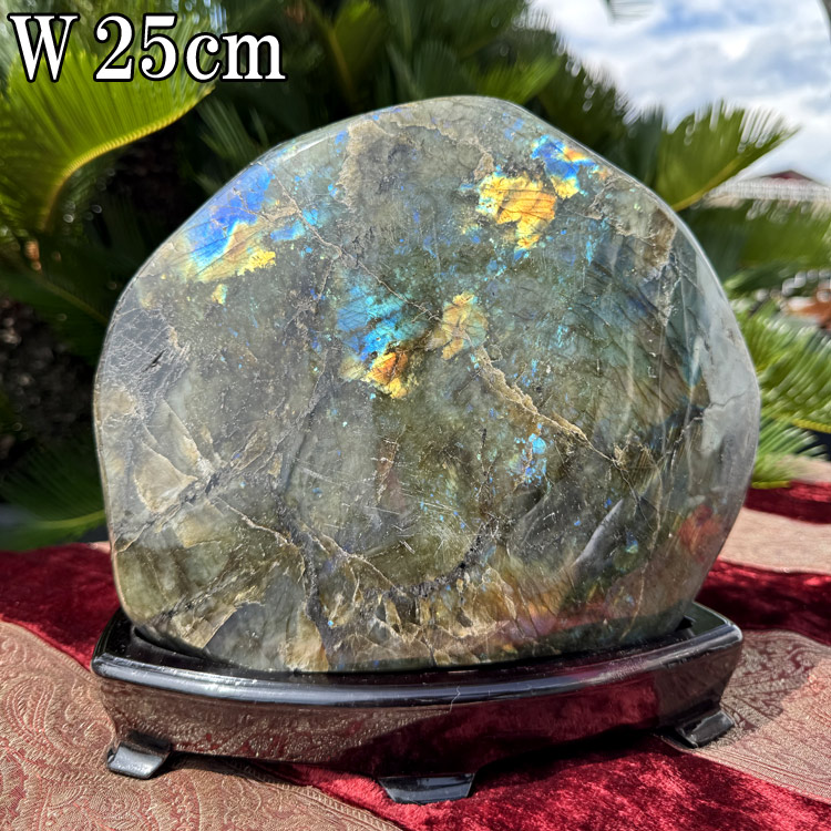 ラブラドライト 大きい 原石 磨き 高さ約23cm 約7.2kg 台座付き 送料無料 パワーストーン 曹灰長石 大型 天然石 裸石 ラフストーン オーロラ レインボー 虹色 置物 インテリア おしゃれ 自然 鉱物 大型 石 特大 巨大 塊 風水 浄化 仕事運 対人運 学習運