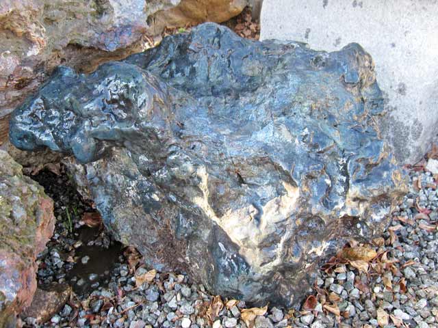 楽天市場】四国 糸巻石 お庭に深みを与える庭石 銘石 天然石 景石 自然