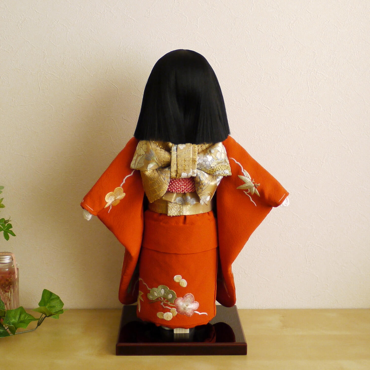 ファッション 女の子 増村人形オリジナル作品 市松人形 手塗本漆台 エンジ色 松竹梅 12号 尺二 正絹手刺繍 増村限定品 元賀章介作 かわいい お雛さま おひなさま お雛様 雛人形 国産 童 上品 市松人形