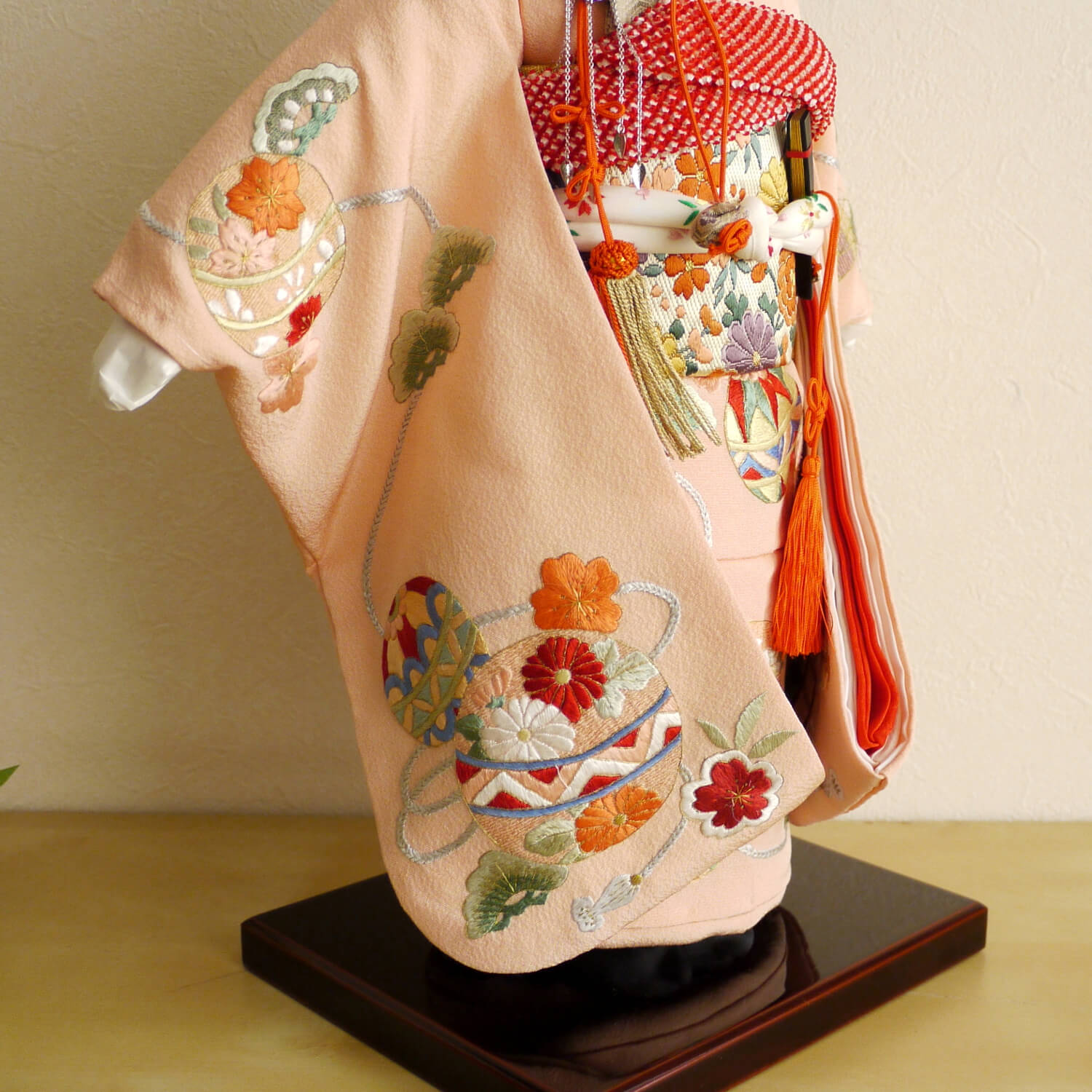 元賀章介作 手塗本漆塗台 上品 12号 尺二 正絹手刺繍 市松人形 増村限定品 ピンク色 増村人形オリジナル作品 ピンク色 かわいい かわいい 手まり 女の子 上品 童 国産 雛人形 お雛様 おひなさま お雛さま 人形の増村 店 元賀章介作 手塗本漆塗台 上品 12号 尺二 正絹手刺繍 市松人形 増村限定品 ピンク色 増村人形オリジナル作品 ピンク色 かわいい かわいい 手まり 女の子 上品 童 国産 雛人形 お雛様 おひなさま お雛さま 人形の増村 店