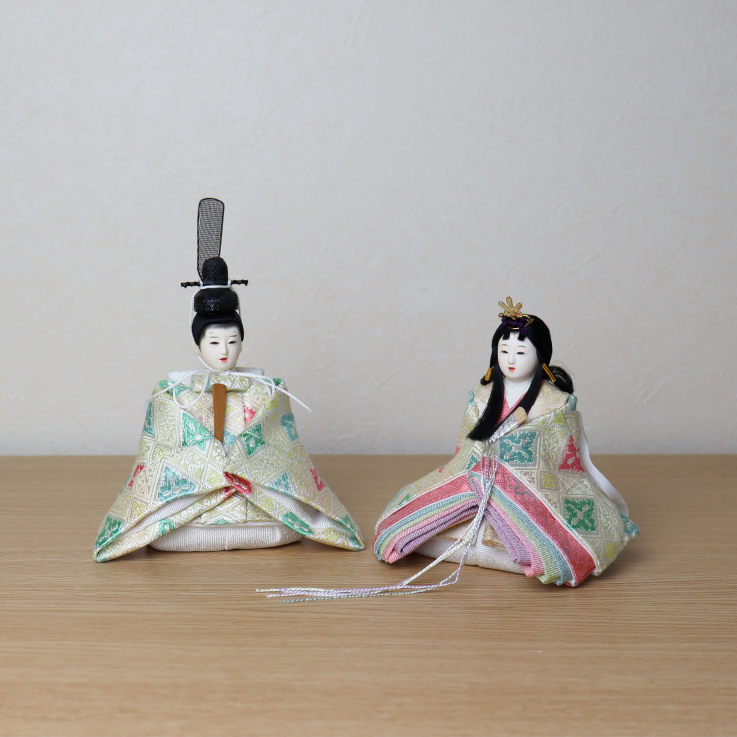 【増村限定品】小西実作PICCONI茜-あかね-Rinおさげ髪京製正絹西陣織手描屏風「枝桜」越前塗ピンク飾台【増村人形オリジナル作品】