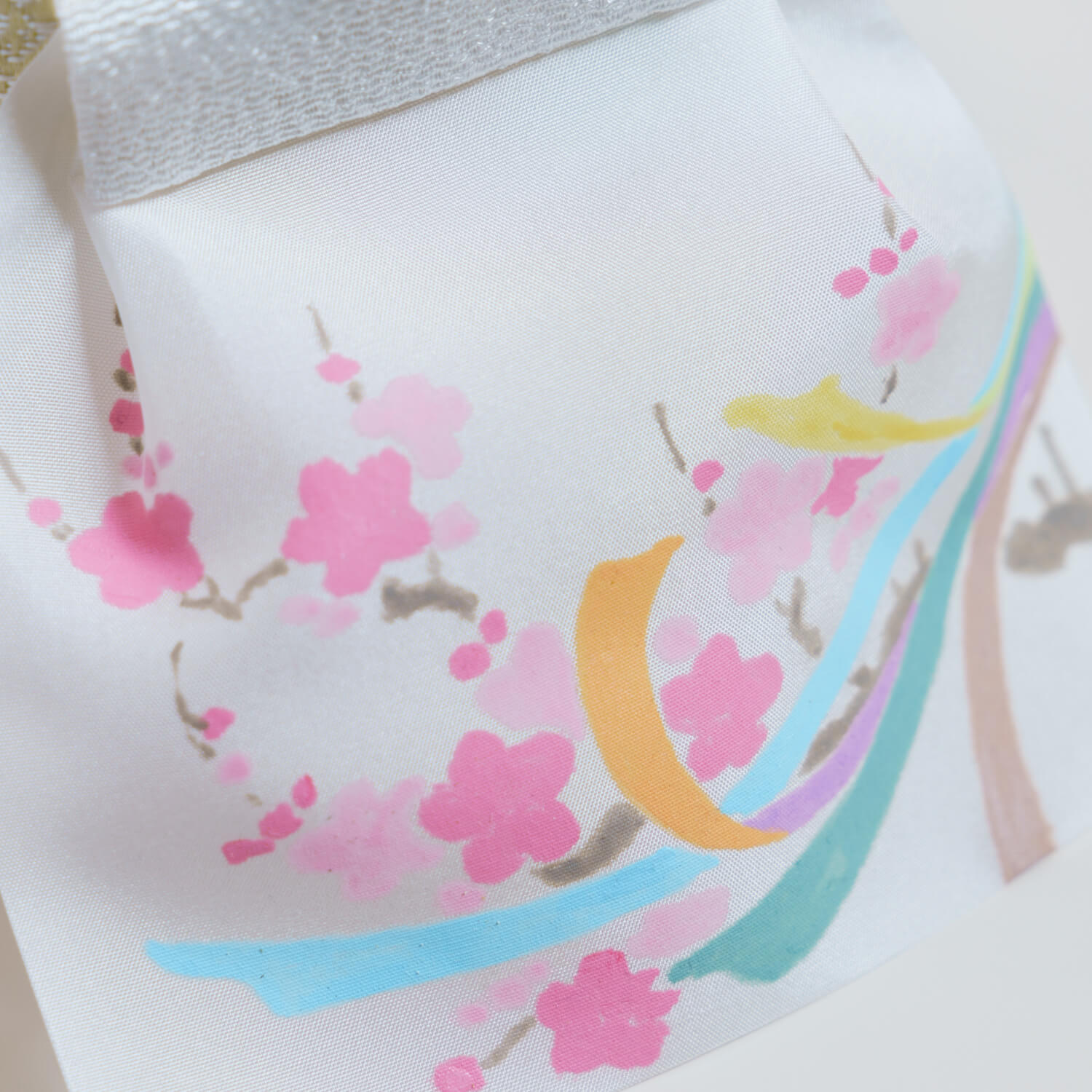 【増村限定品】小西実作PICCONI茜-あかね-Rinおさげ髪京製正絹西陣織手描屏風「枝桜」越前塗ピンク飾台【増村人形オリジナル作品】