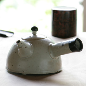 ■黒点急須■和食器 陶芸 美濃焼 ティーポット おしゃれきゅうす 茶器 お茶 ポット 急須 きゅうす 結婚祝い プレゼント 素敵 陶器 手作り おしゃれ かわいい モダン 誕生日 お祝い|また壱陶房