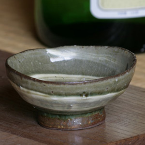 ■はけ目 がぶ飲み■和食器 陶器作り 粉引っ張ること 美濃焼 徳利 酒器 冷酒 がぶ飲み ブドウ酒 ウィスキー 蒸留酒 日本酒 お酒 薄める 一緒になるお祝い 差し上げ物 好いたらしい 瀬戸もの 手作り 格好のいい 愛くるしい 今めかしい 生まれ落ちる日 喜び事 ワイン・バー・酒用品-キッチン用品・食器・調理器具