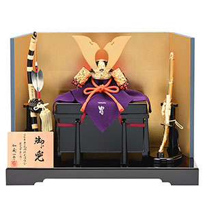 五月あやつり人形 兜飾りつけ 真多呂人形 甲冑師 加藤一冑作 初節句 室内装飾 パウダーコンパクト 格好のいい かっこいい 言い慣わし作物 こどもの日 端午の節句 [四分の一 竹雀兜飾りつけ仕かける]