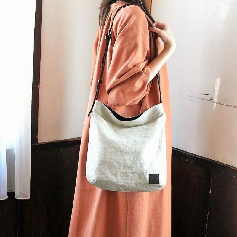 regalo レガロ OS オーエスショルダー 日本製 MADE IN JAPAN 柔らかなナイロン素材 軽量 頑丈 肩掛け サラサラとした柔らかい生地 ユーズド感のある生地と革の組み合わせ 通勤通学 旅行 デイリー ショッピング 大人 レディース RE-5382 雑誌『レディブティック』掲載商品|ジューヌジャン