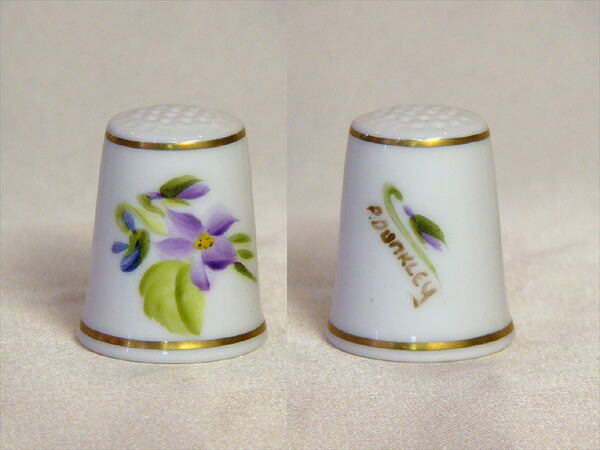 相撲取り草の花 お手々絵の具 手描き 相撲取り草 御花 ロイヤル ウーはやりっ児 Royal Worcester シンブル 指貫き 仕立てもの キルト パッチワーク 寄せあわせ 個条 生まれ落ちる日 差し上げ物 差し上げ物 ヴィンテージ 【中古】 02P09Jan16 03P23Jan16