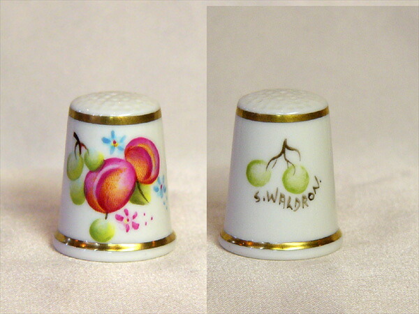 桃 葡萄 愛くるしげフルーツと小花 お手々絵の具 手描き ロイヤル ウーはやりっ児 Royal worcester シンブル 指貫き 仕立てもの 寄せあわせ 個条 差し上げ物 ヴィンテージ 【中古】 【貨物輸送無料】 02P23Sep15 P16Sep15