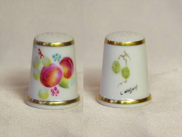 桃 葡萄 愛くるしげフルーツと小花 お手々絵の具 手描き ロイヤル ウーはやりっ児 Royal worcester シンブル 指貫き 仕立てもの 寄せあわせ 個条 差し上げ物 ヴィンテージ 【中古】 【貨物輸送無料】 02P23Sep15 P16Sep15
