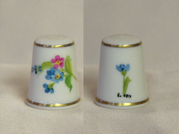 愛くるしげ青とサクラ色の小花 御花 御手々絵の具 手描き ロイヤル ウーはやりっ子 Royal worcester シンブル 指貫き 仕立てもの 寄せ合わせ 科目 差し上げ物 ヴィンテージ 【中古】 【貨物輸送無料】 02P23Sep15 P16Sep15