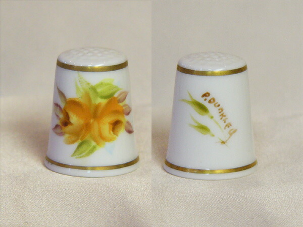 黄味がかったローズ 黄色 サクラ色 花 薔薇 御花 御手々絵の具 手描き ロイヤル ウーはやりっ子 Royal worcester シンブル 指貫き 仕立てもの 寄せ合わせ 科目 差し上げ物 ヴィンテージ 【中古】 【貨物輸送無料】 02P23Sep15 P16Sep15