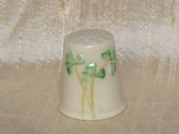 TCC シャムロック ベリーク Belleek パリアンチャイナ ハンドメイド ハンドペイント Shamrocks アイルランドの国花 フラワー 1984 1985年 シンブル 指貫き 母の日 誕生日 プレゼント ソーイング コレクション アイテム 小物 02P23Aug15